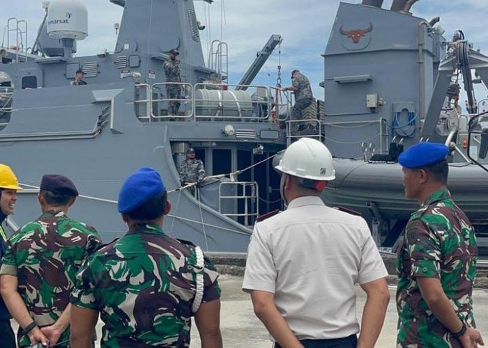 Kapal Perang Australia Sandar di Cilacap, Singgah Sementara untuk Isi Bahan Bakar dan Logistik