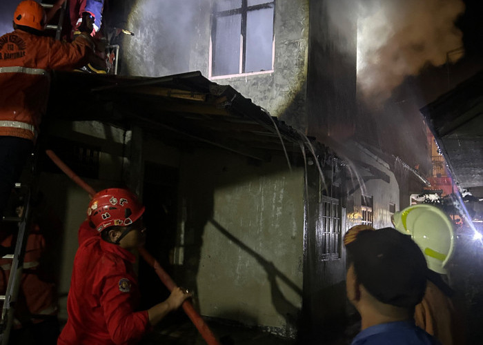 Kebakaran Ludeskan Lantai Dua Rumah di Sokaraja, Diduga Dipicu Korsleting Listrik, Kerugian Capai Rp10 Juta