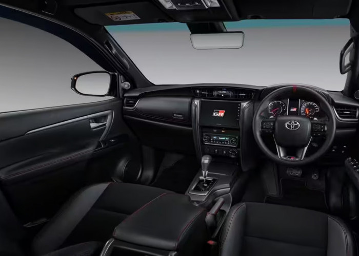 Harga Hampir Sama, Tapi Soal Mesin Sangar Mana? Ini Dia Perbedaan Mobil Toyota Fortuner Vs New Corolla Cross