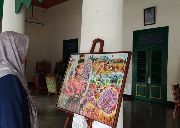 Babad Banyumas Hadir di Kota Lama, Lukisan Sejarah Dipajang Di Kantor Kecamatan