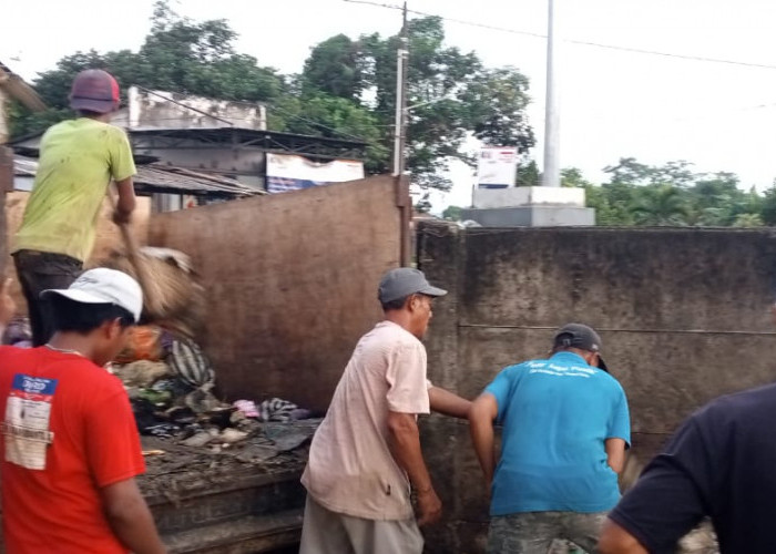 Pengangkutan Sampah Pasar Sumpiuh Belum Setiap Hari 