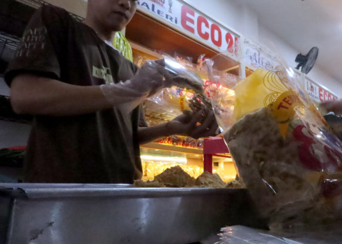 Harga Plastik Melonjak, Pelaku Usaha di Banyumas Tertekan Biaya Produksi