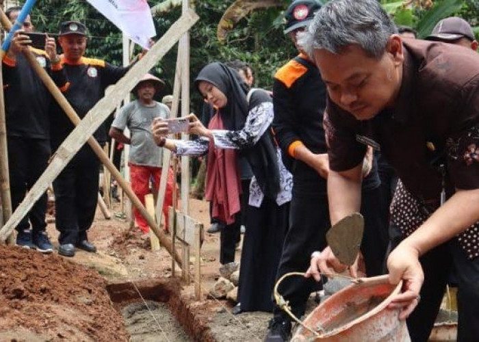  Pj Bupati Lakukan Peletakan Batu Pertama Renovasi RTLH di Somawangi 