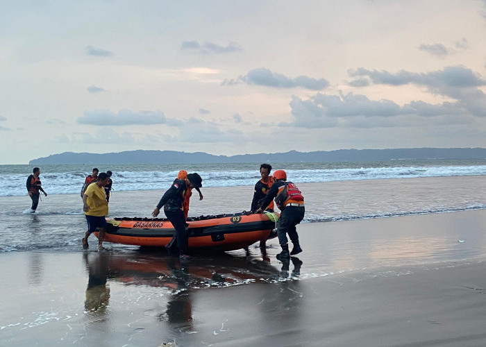 Enam Remaja Terseret Ombak di Pantai Menganti Kisik Cilacap, Dua  Orang Masih Dicari