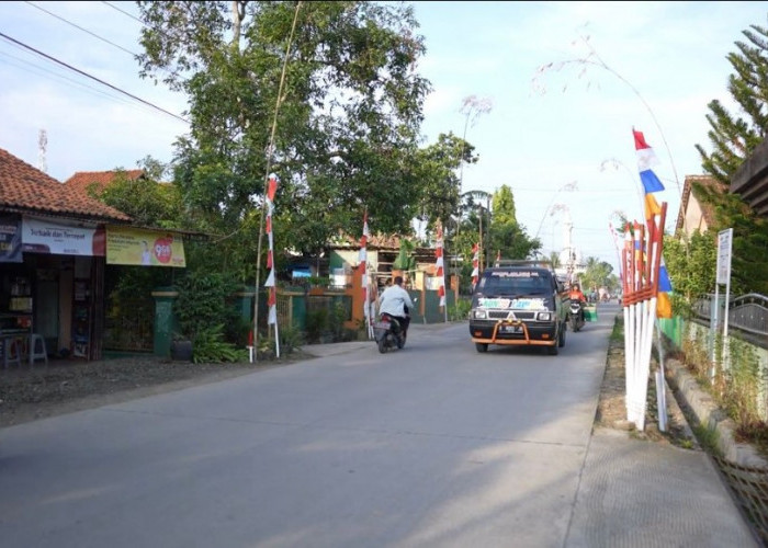 Jalan Beton Bantuan Ganjar di Cilacap Dongkrak Perekonomian Desa