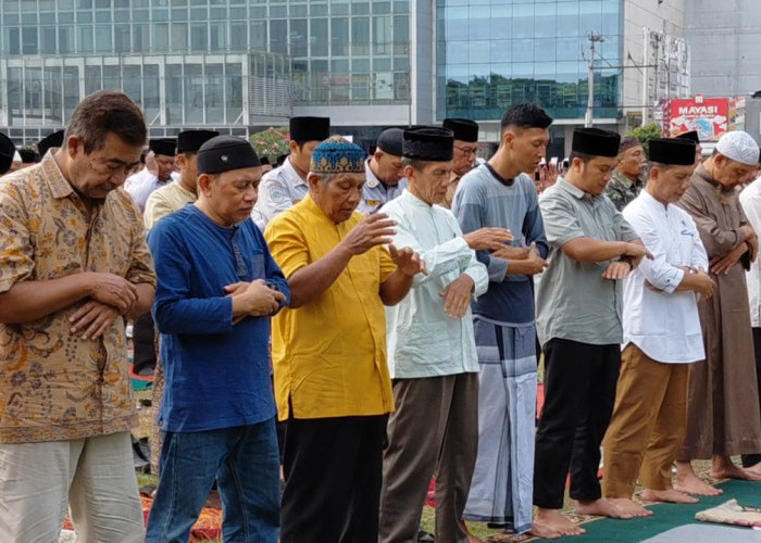 Ribuan Warga Banyumas Gelar Salat Istisqa, BPBD Kerahkan Enam Truk Tangki Air Setiap Hari