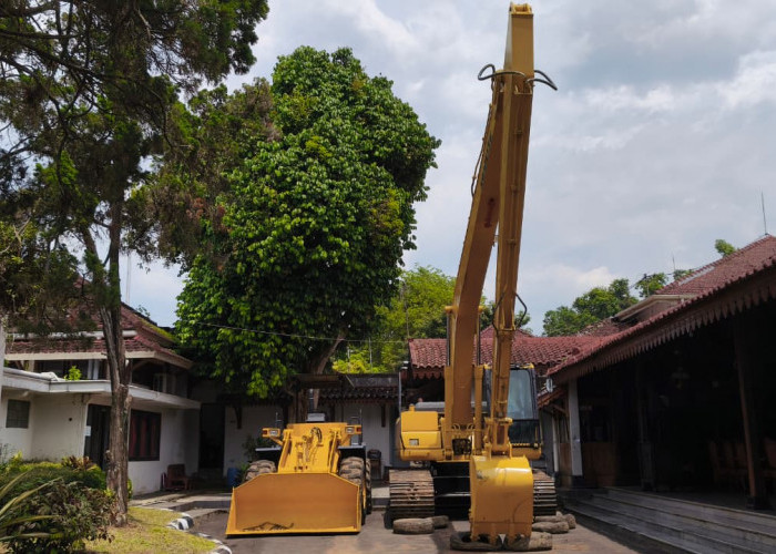 Pemkab Banyumas Dapat CSR Dua Alat Berat