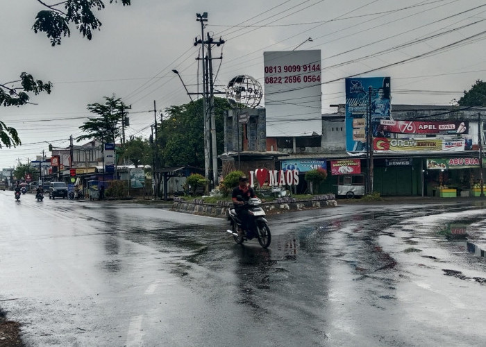 Terkena Korosi, Puluhan Tiang PJU di Soekarno-Hatta Cilacap Diganti