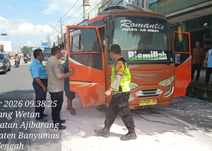 Mikro Bus Berasap di Ajibarang Banyumas, Diduga Akibat Korsleting 