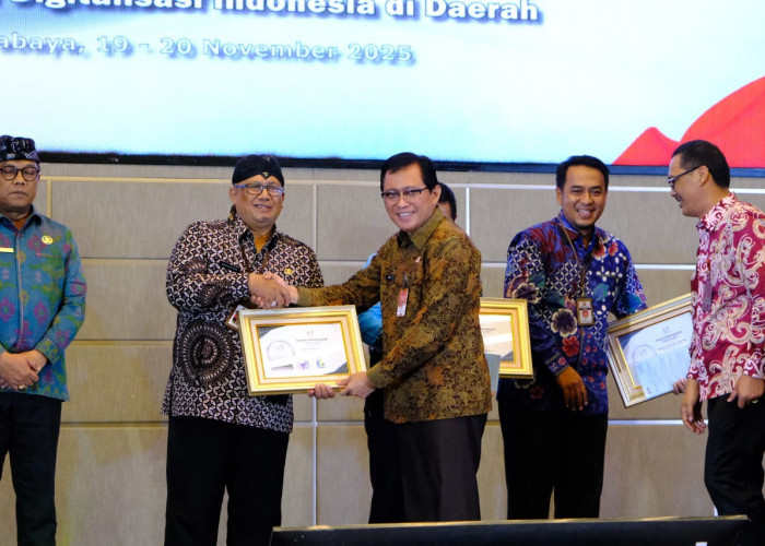 Bikin Bangga, Sekda Banyumas Menjadi Pemenang Ketiga ADLGA