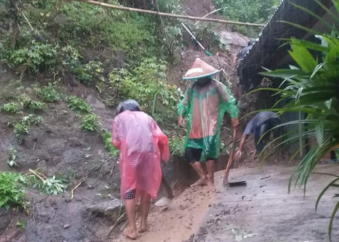 Cuaca Ekstrem Picu Banjir, Rob dan Longsor di Cilacap