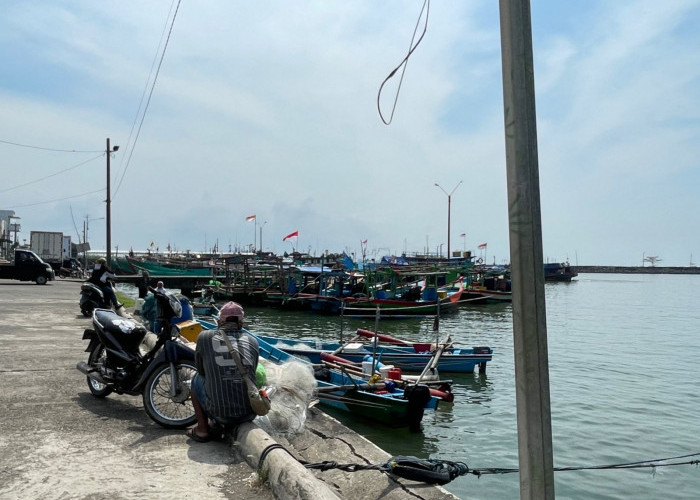 Gelombang Tinggi, Nelayan Cilacap Pilih Tidak Melaut
