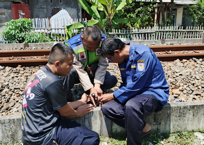 Niat Mau Rekam Kereta Api, HP Milik Warga Sidanegara Cilacap Jatuh dan Terjepit Bantalan Rel