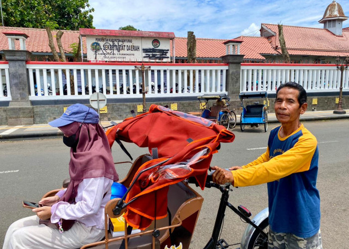 Becak Listrik Beroperasi, Tukang Becak Rasakan Nyaman Tanpa Mengayuh