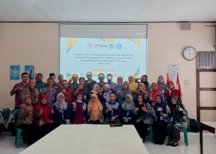 Dosen Universitas Amikom Latih Pembuatan Media Bahan Ajar Interaktif berbasis ICT