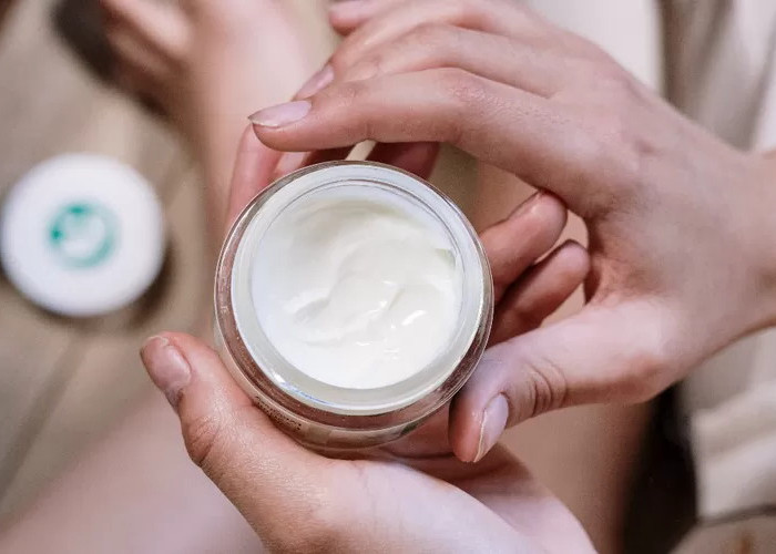 Perbedaan Antara Krim Malam dan Sleep Mask