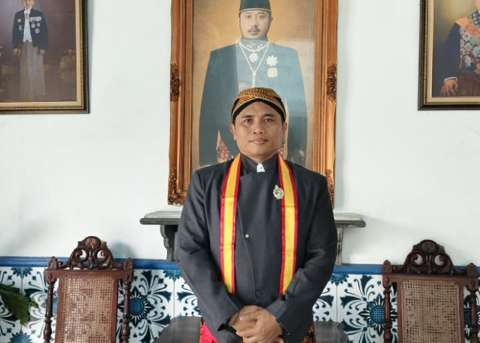 Tokoh Istana Tijani Nusantara di Majenang Cilacap Terima Gelar KRT dari Keraton Surakarta