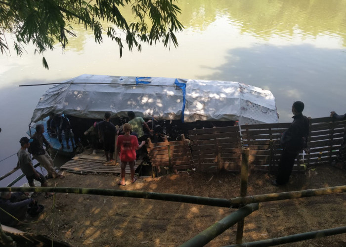 Penyeberangan Perahu Dadakan Bertambah, Imbas Penutupan Jembatan Serayu Banyumas