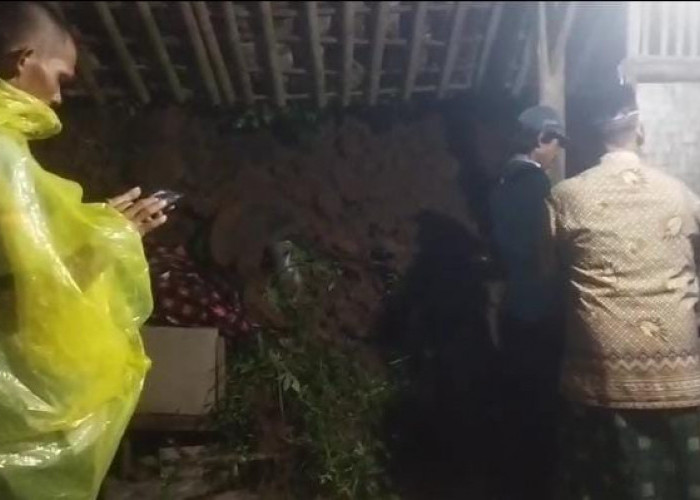 Hujan Deras Picu Longsor di Sidareja Cilacap, Dapur Rumah Warga Rusak