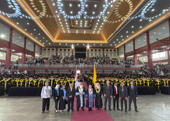 Wisudawan UT Purwokerto Resmi Dikukuhkan, 1.455 Lulusan UT Purwokerto Siap Hadapi Era Digital