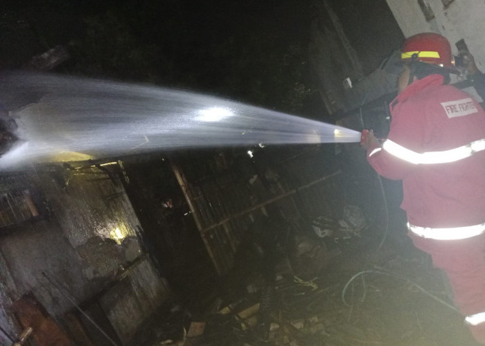 Tungku Masih Menyala Saat Ditinggal, Dapur Rumah di Adipala Cilacap Terbakar