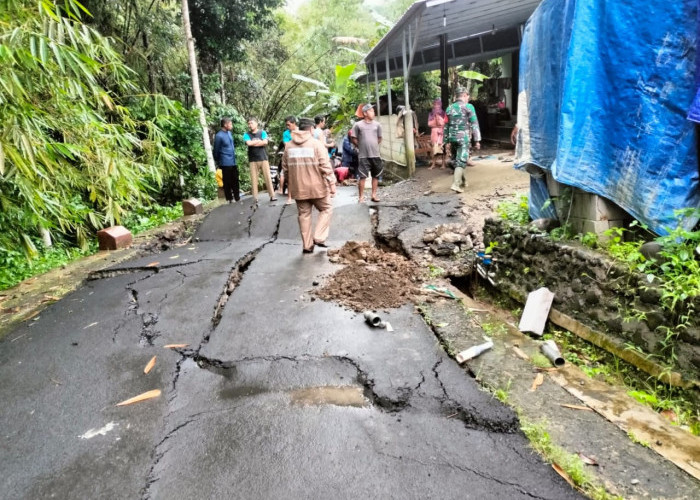 Ruas Jalan di Desa Patemon Purbalingga Ambles, Ini Penyebabnya