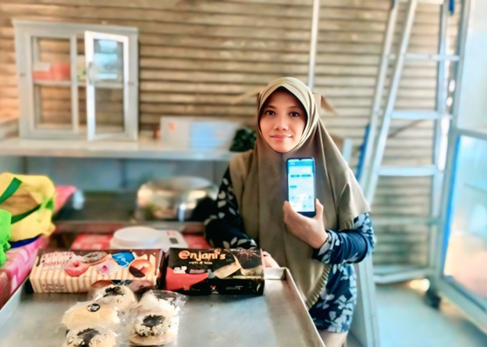Bangkit dari Keterbatasan, Usaha Kue Tantiningsih Kini Topang Ekonomi Keluarga Berkat Sinergi Holding UMi