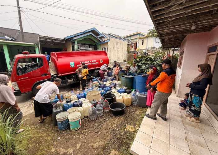 Krisis Air Bersih Belum Berakhir, BPBD Distribusikan 20 Ribu Liter Air untuk 390 Warga Serang dan Kutabawa