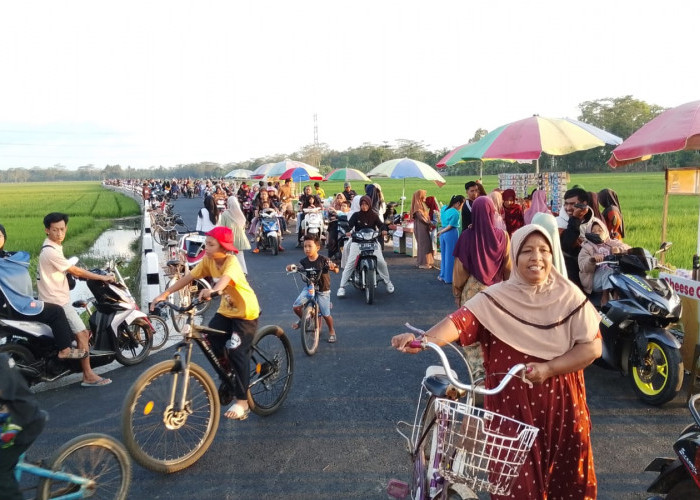 Jalan Pandak-Sibalung Banyumas Diserbu Warga, Proyek Rampung, Pedagang dan Wahana Bermunculan