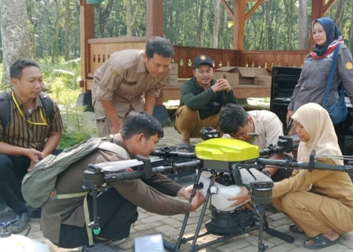 Hadapi Hama dan Iklim, Banjarnegara Dorong Penggunaan Drone Pertanian