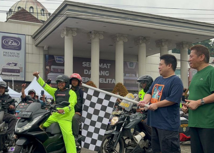 Parade Motor Listrik Gaungkan Energi Bersih, Rider Senyap Susuri Jalanan Purwokerto