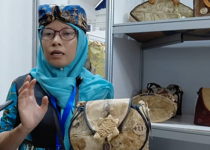 Desainer Fashion Banyumas Sulap Daun Jadi Karya Bernilai Jutaan Rupiah, Tembus Pasar Dunia