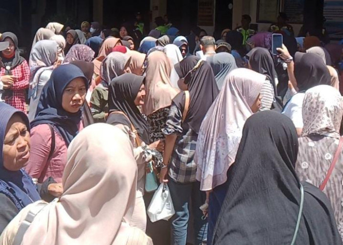Rapor Tidak Juga Dibagikan, Ratusan Wali Murid SMP Pemda 2 Kesugihan Datangi Dinas P dan K Cilacap