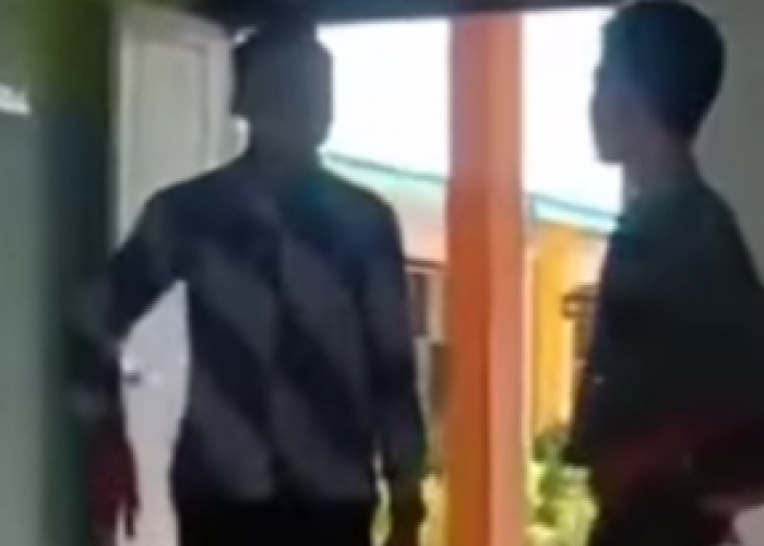Viral Video Kekerasan Oknum Guru Tendang dan Tampar Muridnya di Kelas, Netizen Langsung Menghujat 