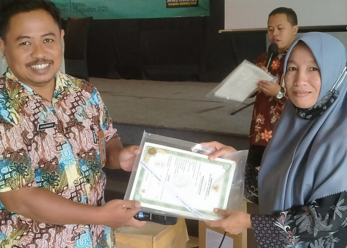 181 MI Loloskan Siswa Kelas VI, 5.731 Blanko Ijazah MI di Banyumas Dibagi