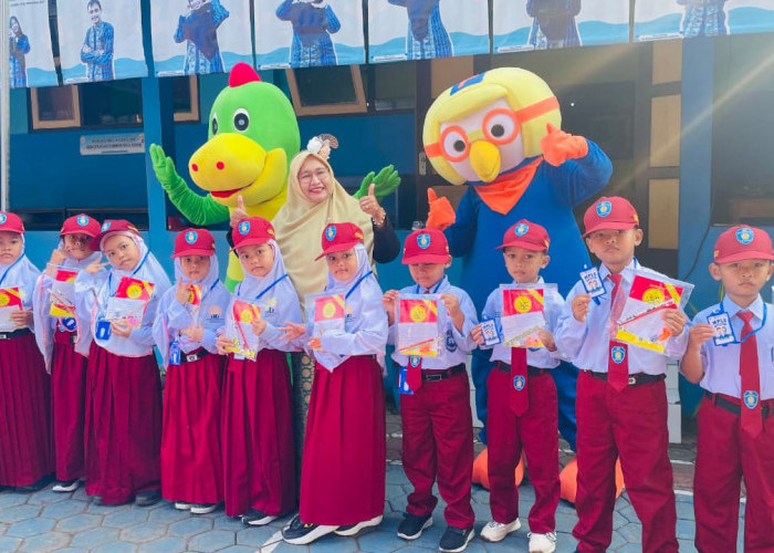 SD Muhammadiyah Purwokerto Sambut 102 Murid Baru, MPLS Ramah Anak Hadirkan Badut dan Pakaian Adat Indonesia