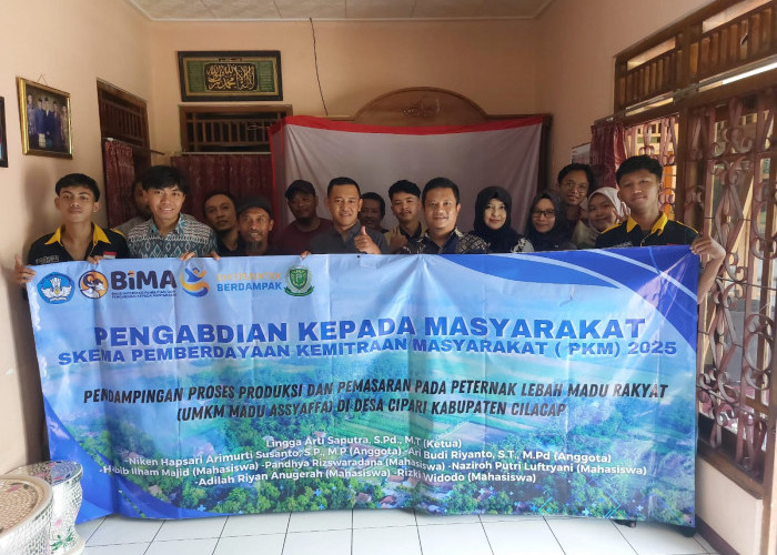Tim PKM Unperba Dampingi Proses Produksi Dan Pemasaran Peternak Lebah Madu Rakyat UMKM Madu Assyaffa Cipari