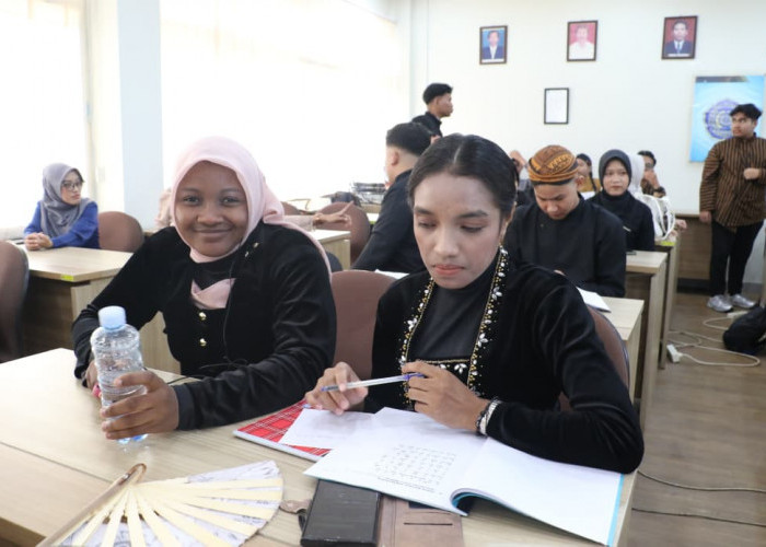 UMP Perkuat Internasionalisasi Budaya Melalui Penampilan Macapat Mahasiswa PGSD dan BIPA