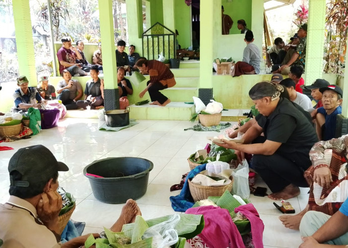 Warga Banjarpanepen Banyumas Gelar Selamatan Sura, Tradisi Doa Bersama di Makam Lestarikan Warisan Leluhur