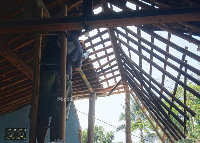 Angin Kencang, Rusak Rumah Mbah Mirah