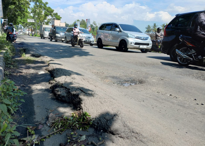 Mas Bupati: Perbaikan Jalan Raya Padamara Dilaksanakan Paling Lambat November 2025