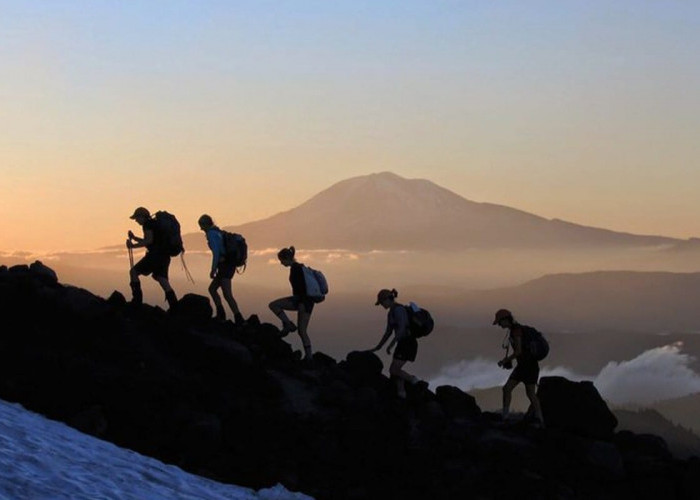  8 Rekomendasi Gunung untuk Pendaki Pemula yang Ideal dan Mudah Didaki