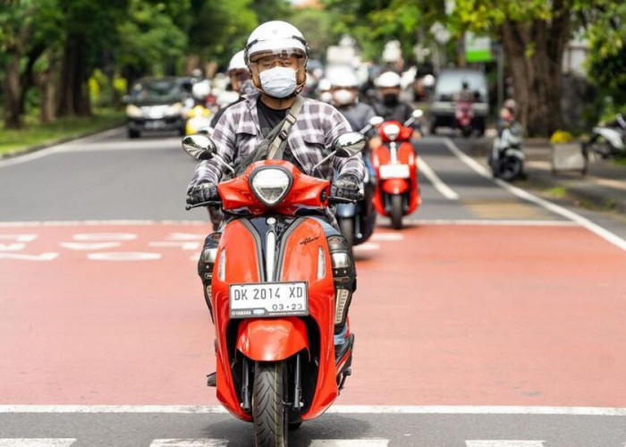 8 Tips Aman Berkendara Motor di Jalan Raya