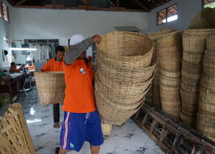 DLH PKP Purbalingga Manfaatkan Produk Warga Binaan Rutan Kelas II B untuk Kebersihan Taman dan Jalan