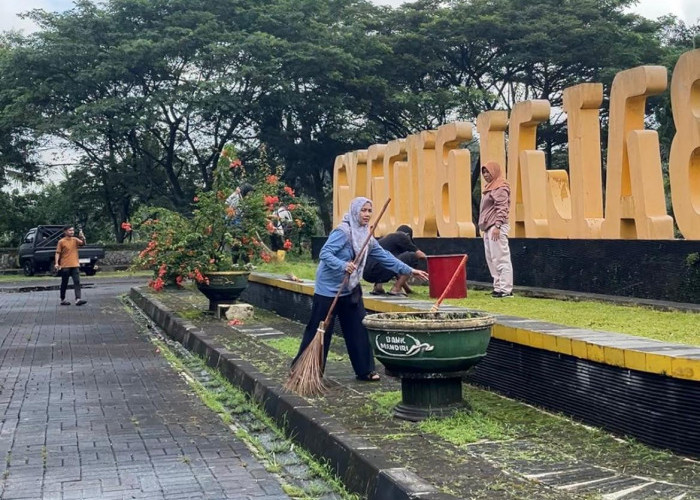 Seniman dan Komunitas Banjarnegara Bersatu, May Day Dirayakan Lewat Aksi Bersih Balai Budaya