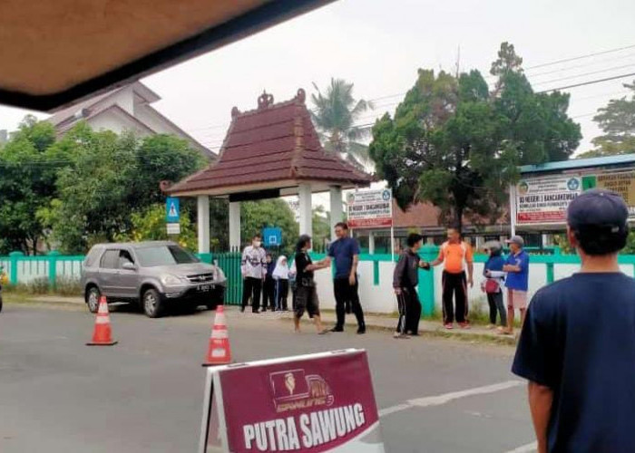 Aksi Koboi Pengemudi Mobil di Purwokerto! Tak Terima Disalahkan, Pengemudi Malah Acungkan Senpi 