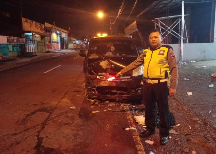 Sopir Mengantuk, Dua Mobil Adu Banteng di Sirongge