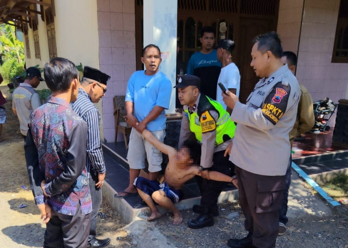 Pria Diduga ODGJ Mengamuk Bawa Parang di Kejobong, Polisi dan Warga Lakukan Evakuasi