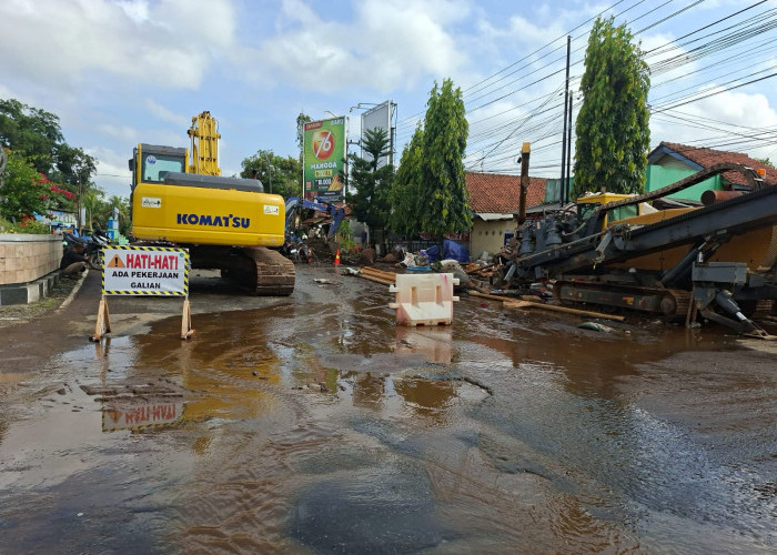 Krisis Air Melanda Cilacap, Warga Terpaksa Mengambil Air dari Tempat Saudara