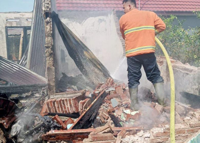 Korsleting Listrik, Rumah dan Sepeda Motor di Baturraden Hangus Terbakar 